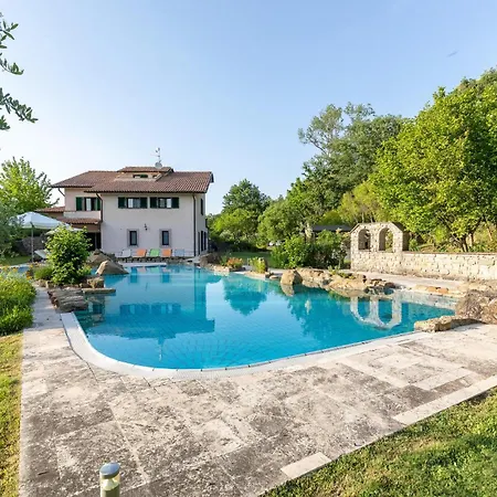 Amazing In With Kitchen Holiday home *