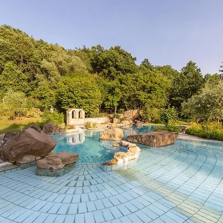 Amazing In With Kitchen Holiday home